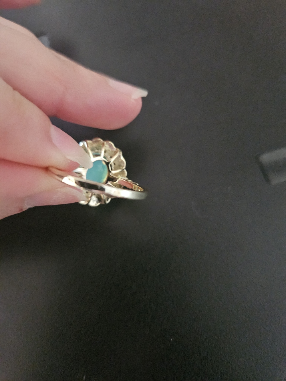 Source Unknown Gold-Tone Ring with Green Ova Faux Stone Size 8 - Picture 4 of 9